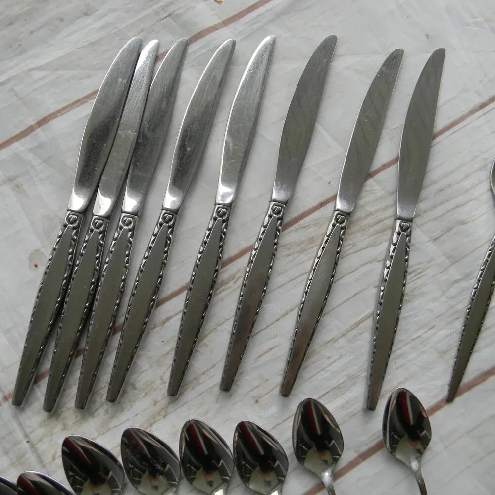 Oneida VENETIA 79 PIECE SET ASSORTED Serving Stainless Flatware Community